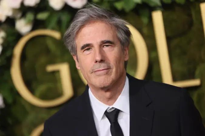 Walter Salles recebendo prêmio como empreendedor de alto impacto no cinema