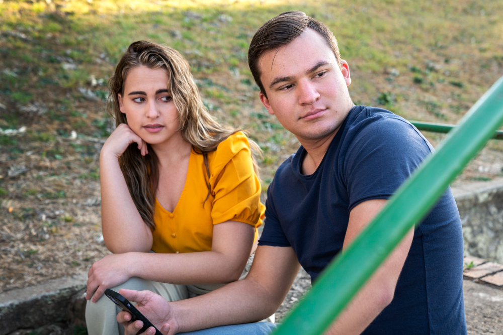 Mulher sorrindo após alcançar a superação de separação