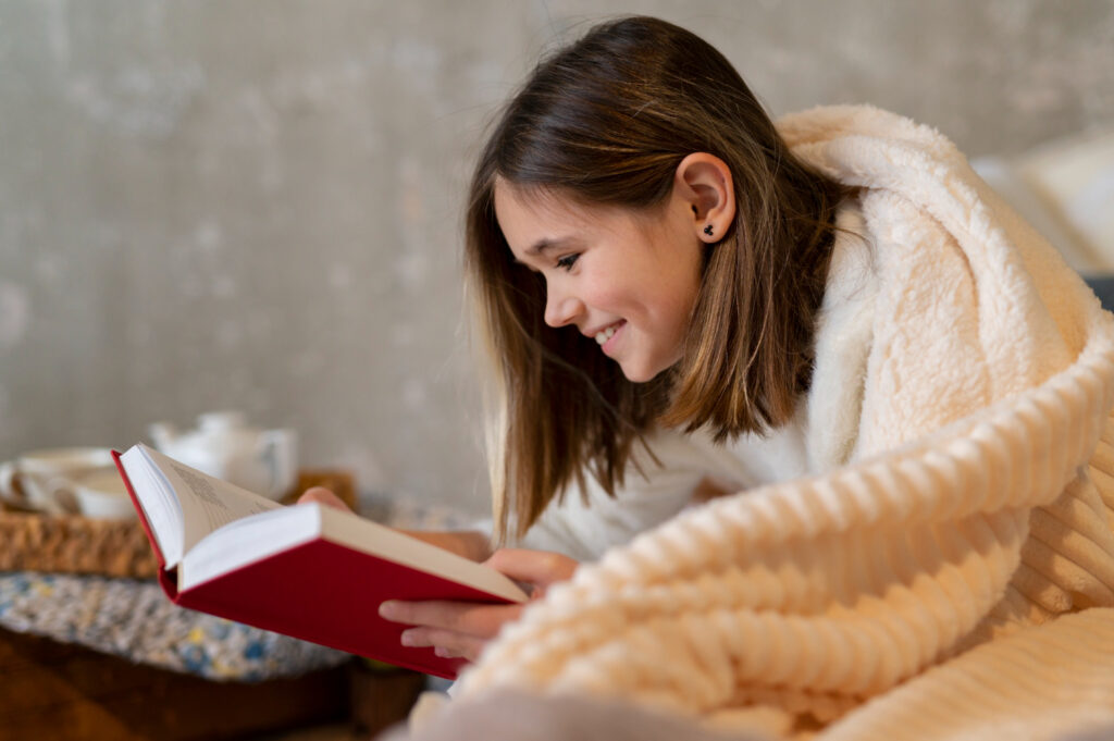 Mulher praticando a leitura bíblica como terapia em ambiente de paz