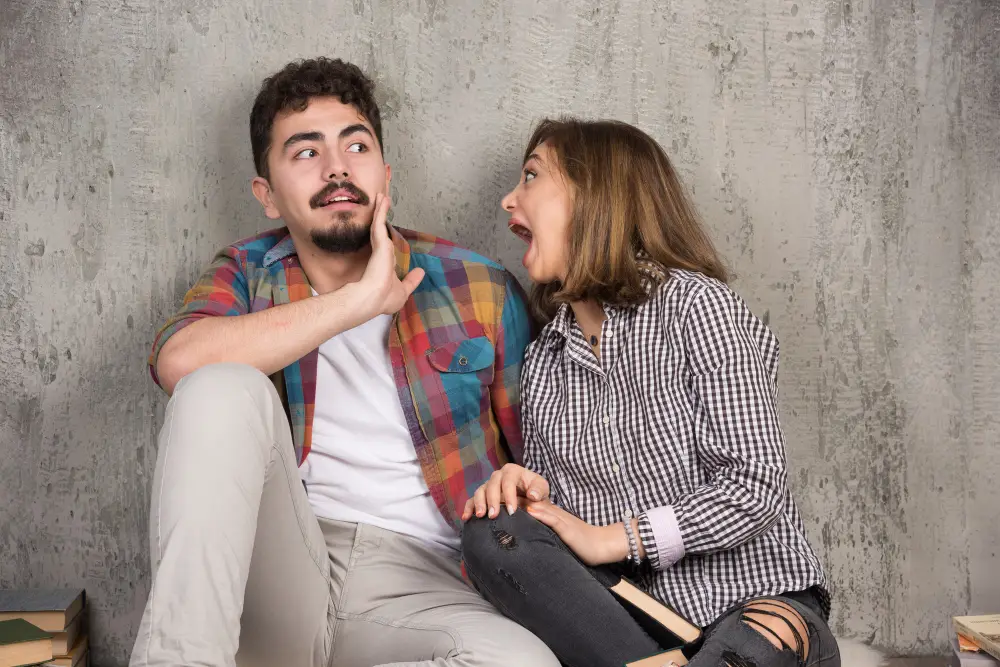 Pessoa introspectiva enfrentando dilemas por ter qi alto em relacionamentos